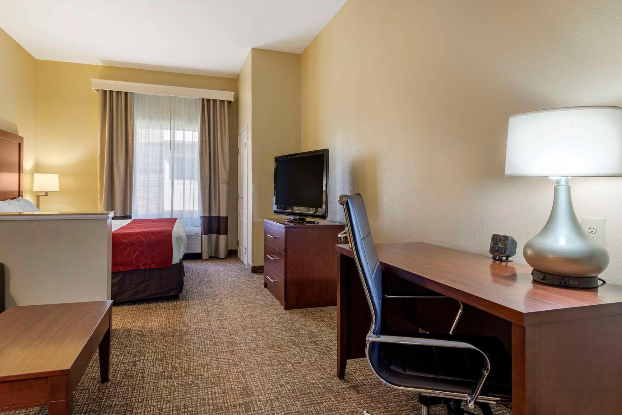 Comfort East Monticello Dr Hotel 2*